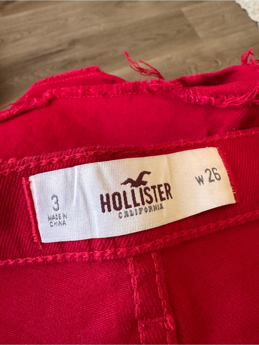 Hollister Red Short Shorts Low Rise Denim Size 3 26 - Picture 3 of 3